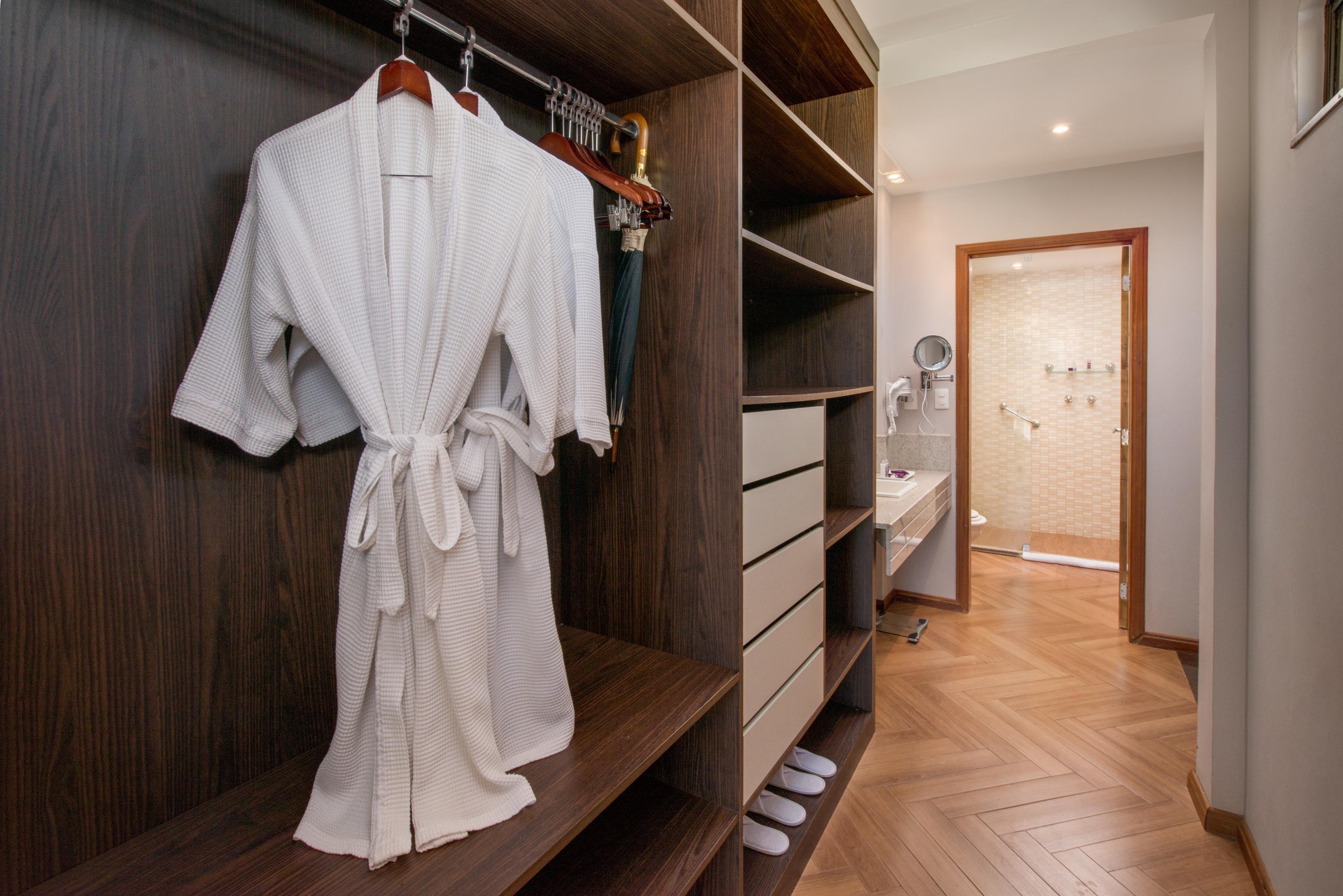 Wish Foz Do Iguacu Hotel Exterior photo A bathrobe hanging in a closet